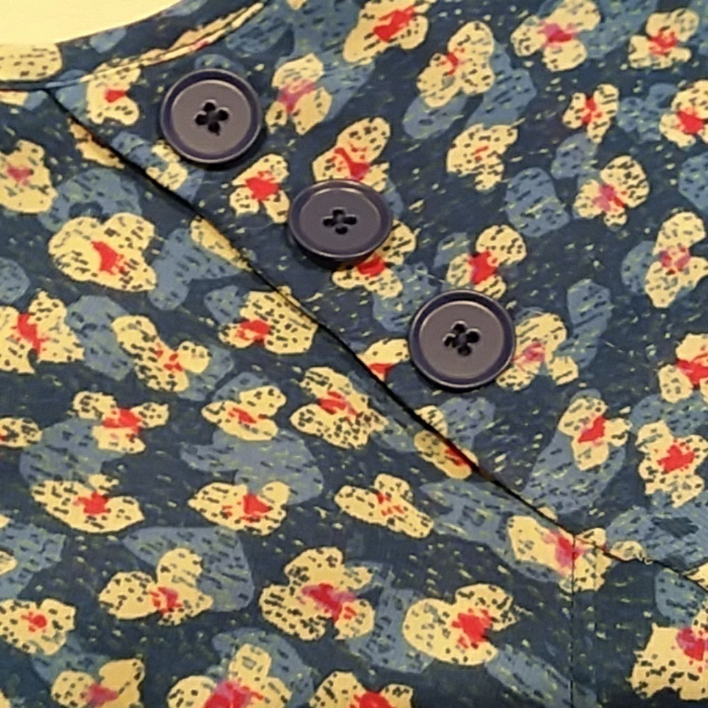 Cabi 299 extra small button back blouse floral - Picture 8 of 8